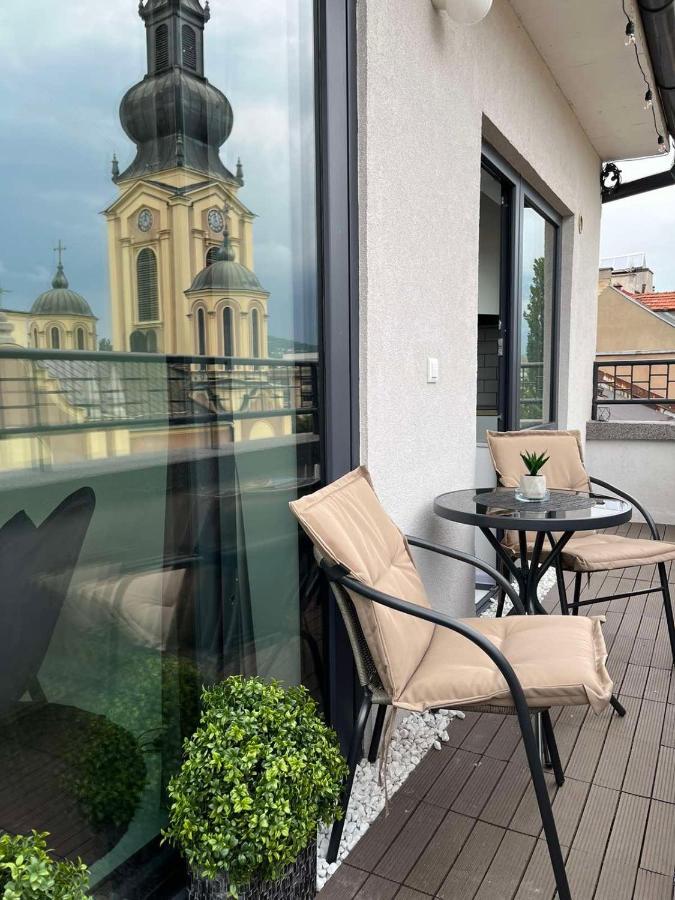 Skyline Apartment *