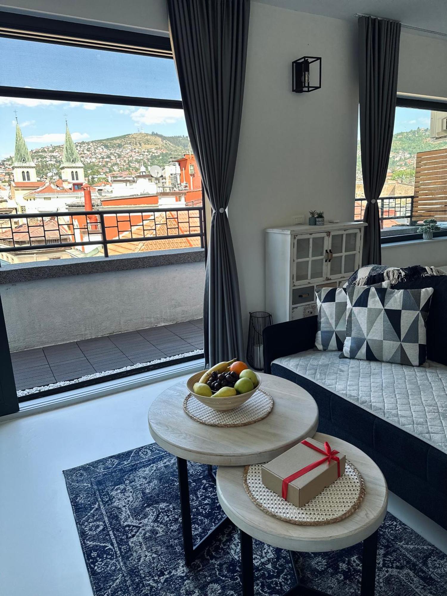 Skyline Apartment *